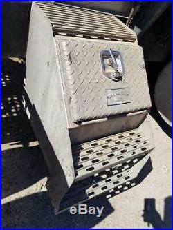 2009 Volvo Vnl Tractor Truck Aluminum Battery Box With Steps And Cover