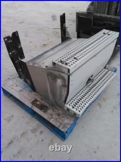 PETERBILT 587 BATTERY BOX Right 3254335
